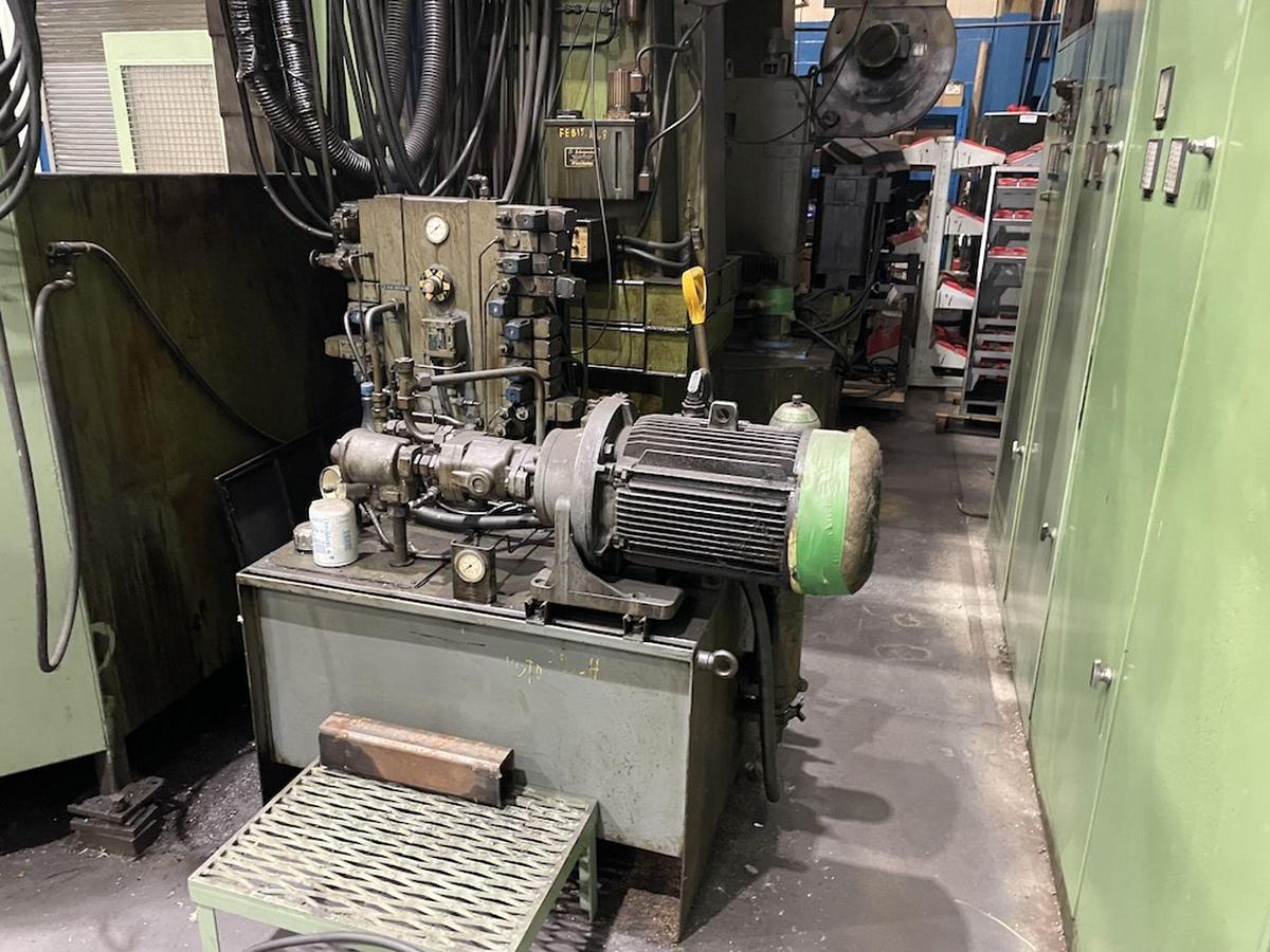 Used PIETRO CARNAGHI AC 25 CNC VERTICAL BORING MILL