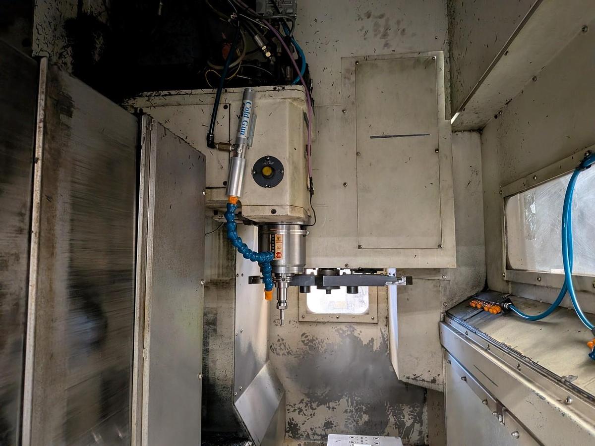 Used 1999 Daewoo DMV-400 Vertical Machining Center