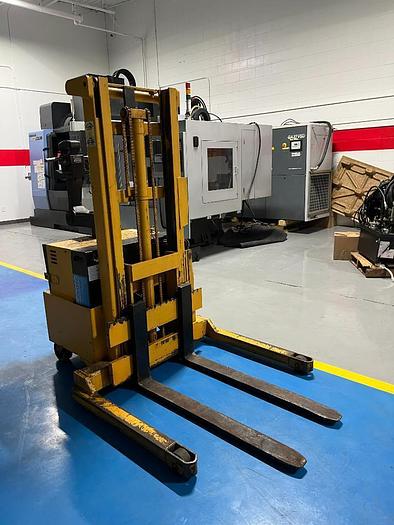 Used Industrial Hand Operated Electrical Forklift/Lift Truck (3000 lbs capacity)