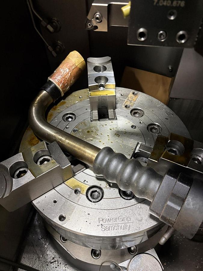 Used DOOSAN V450M CNC VERTICAL TURNING CENTER