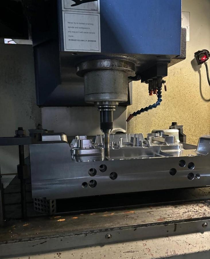 Used TAKUMI V12 CNC VERTICAL MILL