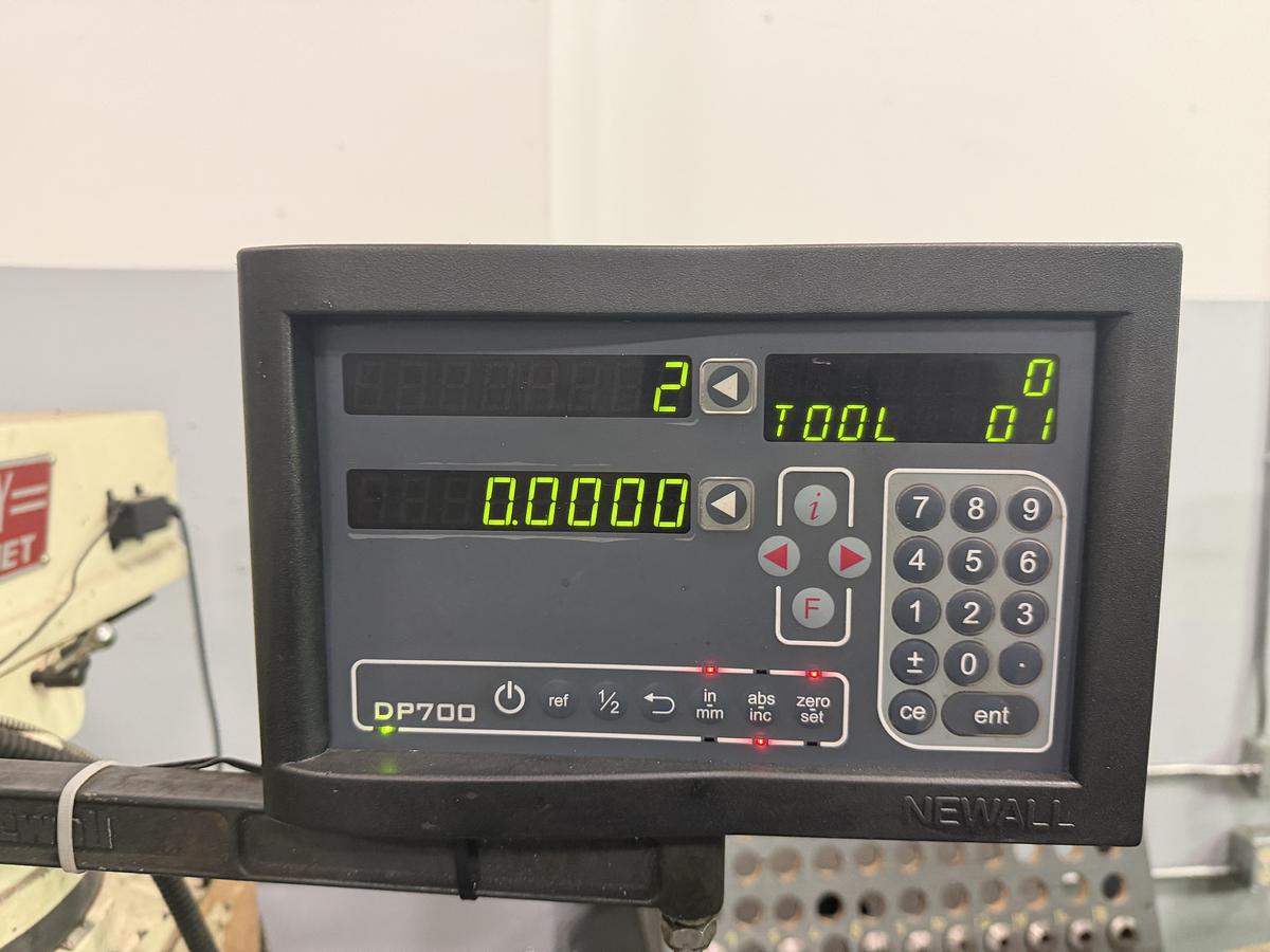 Used COMET VERTICAL KNEE MILL
