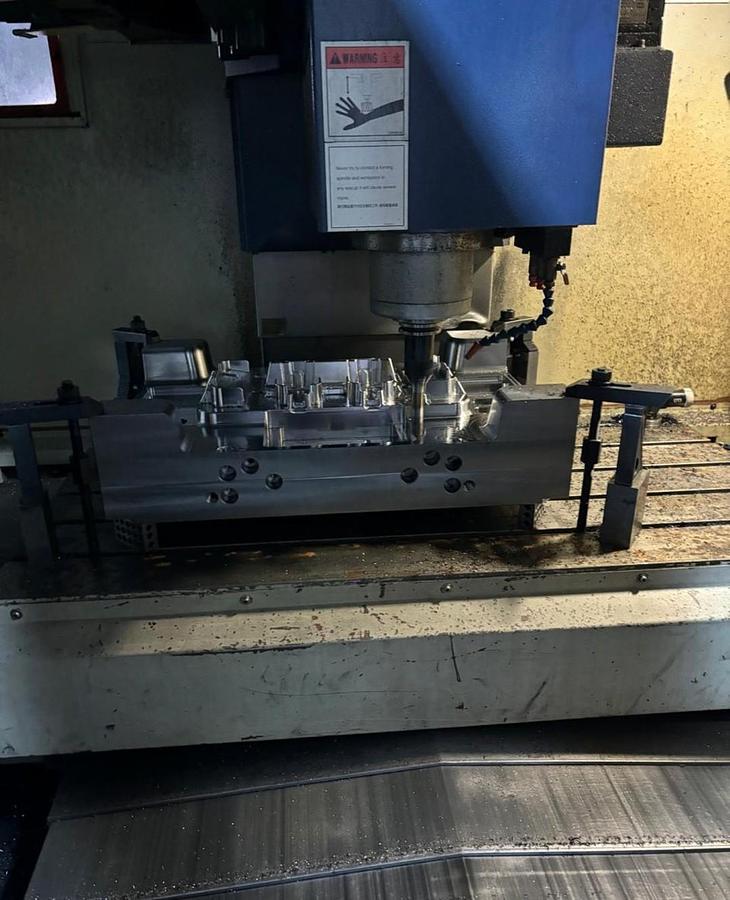 Used TAKUMI V12 CNC VERTICAL MILL