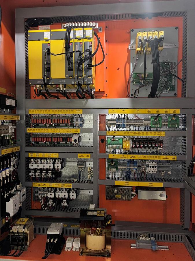 Used BRIDGEPORT XP3-760 VERTICAL MACHINING CENTER