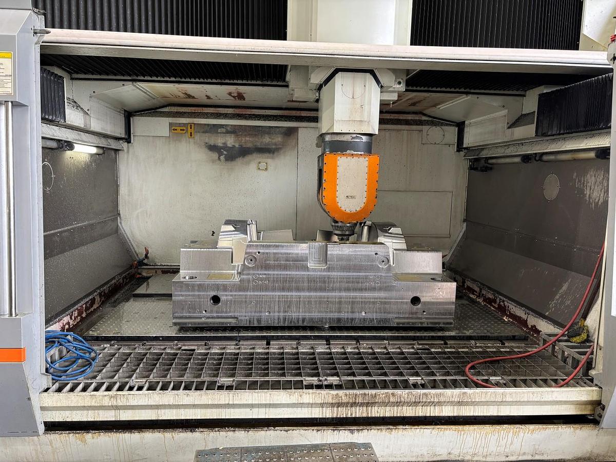 Used Apec G3020-5L Vertical Machining Center