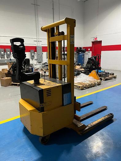 Used Industrial Hand Operated Electrical Forklift/Lift Truck (3000 lbs capacity)