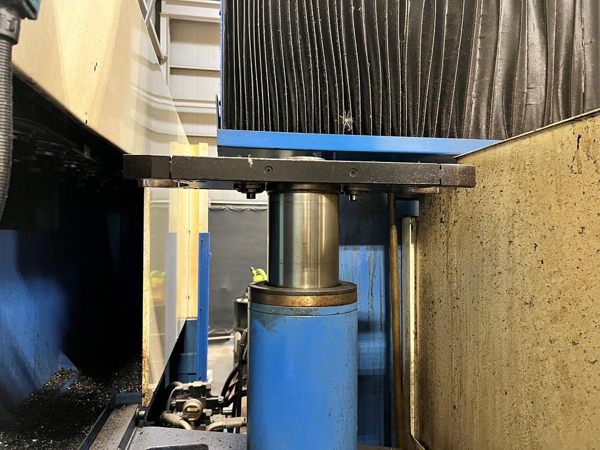 Used KAO MING KMC-3000SD CNC DOUBLE COLUMN VERTICAL MACHINING CENTER