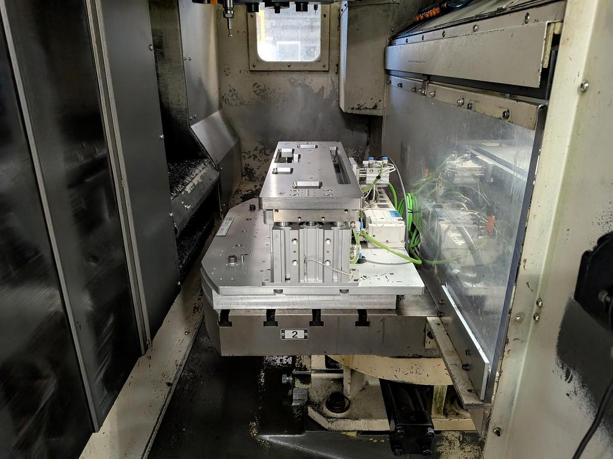 Used 1999 Daewoo DMV-400 Vertical Machining Center