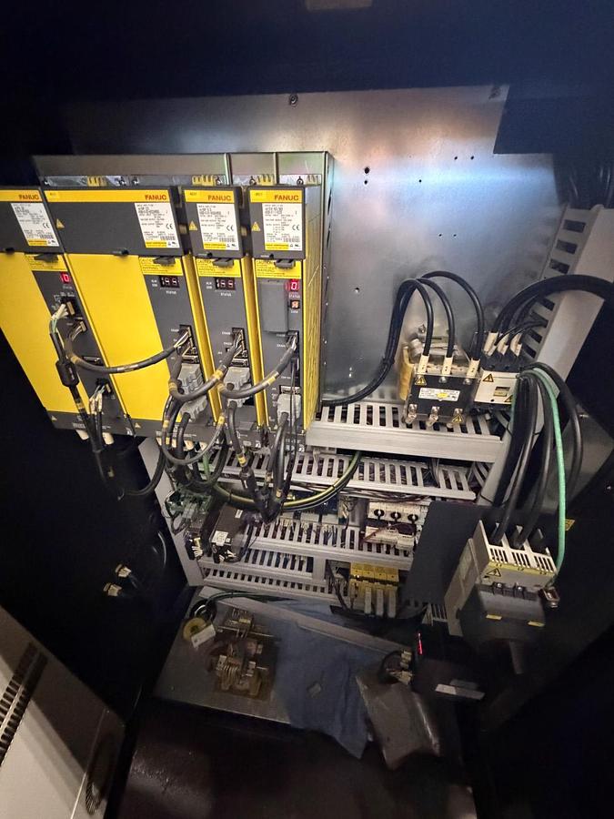 Used DOOSAN PUMA 240MB CNC TURNING CENTER