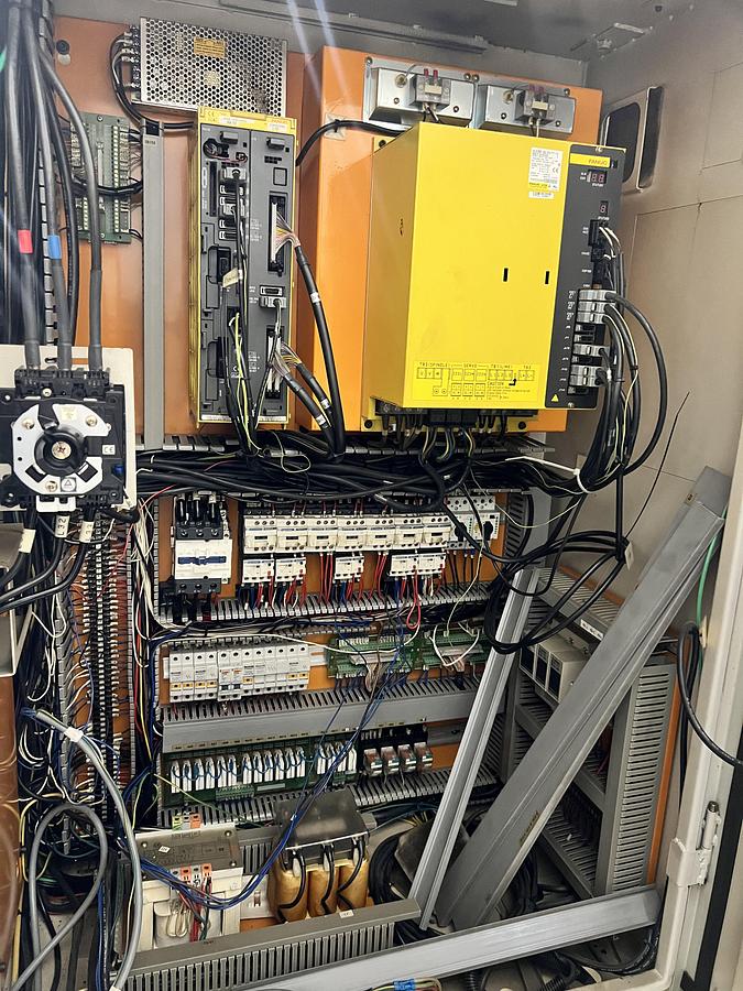 Used AMERA-SEIKI A-3 CNC VERTICAL MACHINING CENTER