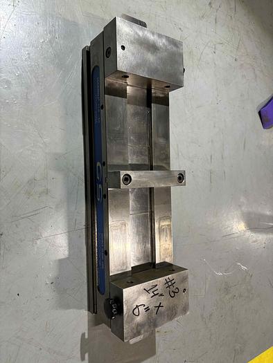 Used MACHINING CENTER VISE 