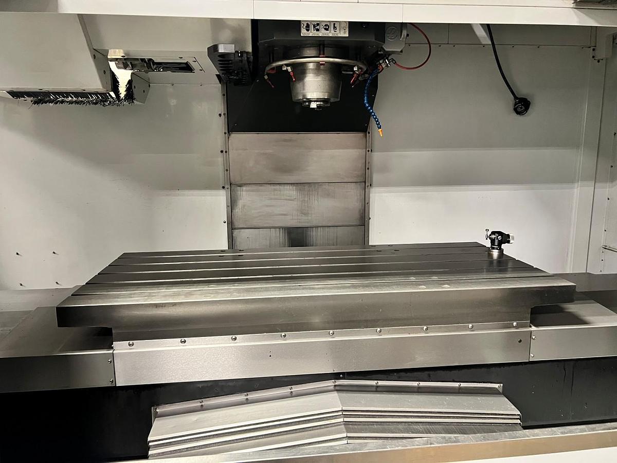 Used HAAS VF-6/50 CNC VERTICAL MACHINING CENTER