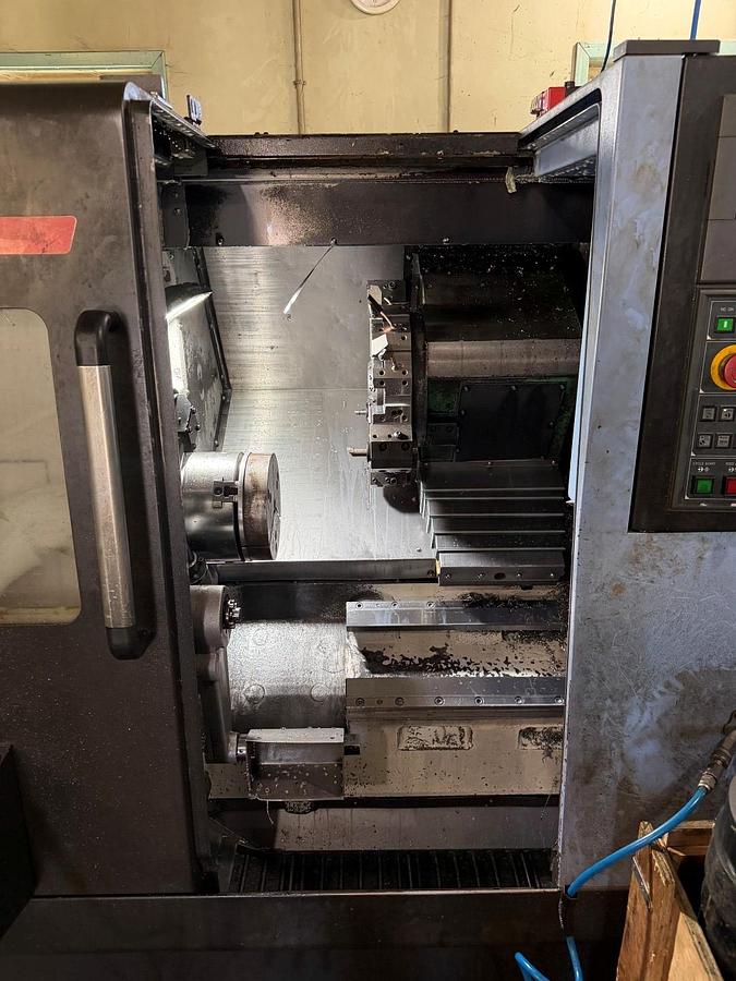 Used DOOSAN LYNX 220LC CNC TURNING CENTER