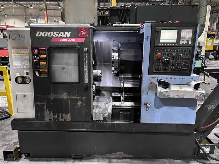 Used 2010 Doosan LYNX 220LC TURNING CENTER