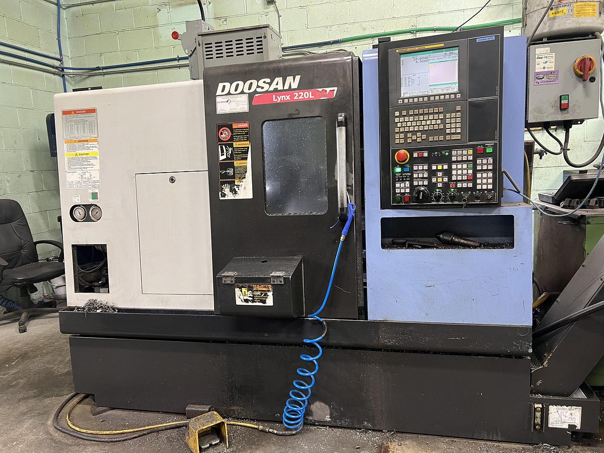 Used 2014 Doosan LYNX 220LC Turning Center (Only 3,050 Cutting Hours)