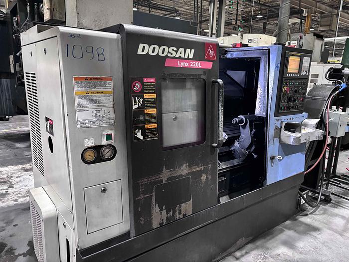 Used 2010 Doosan LYNX 220LC TURNING CENTER