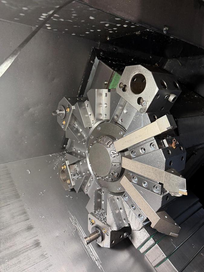 Used DOOSAN LYNX 220LC CNC TURNING CENTER
