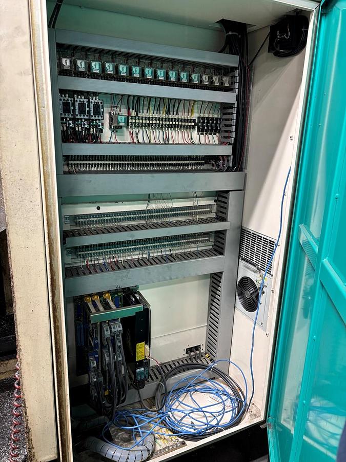 Used DAHLIH MCV-1500 VERTICAL MACHINING CENTER