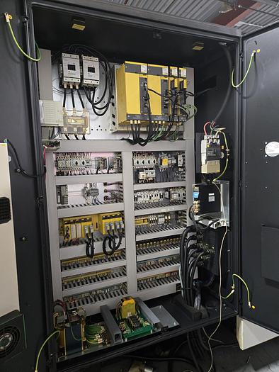 Used 2010 Doosan HC-400 HORIZONTAL MACHINING CENTER