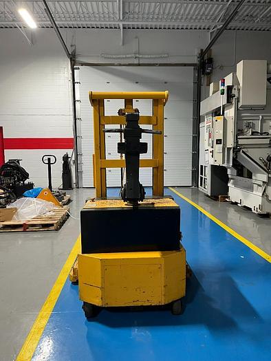 Used Industrial Hand Operated Electrical Forklift/Lift Truck (3000 lbs capacity)