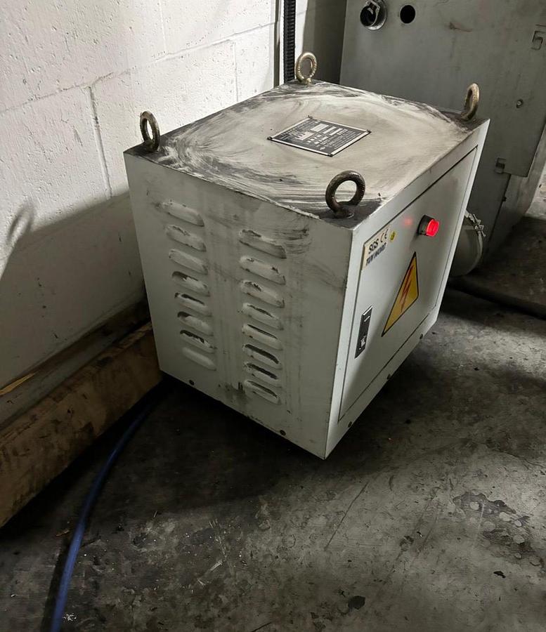 Used TAKUMI V15 VERTICAL MACHINING CENTER