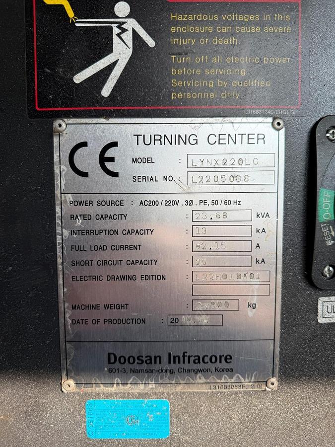 Used DOOSAN LYNX 220LC CNC TURNING CENTER