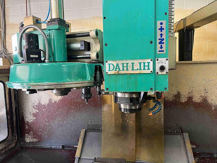 Used DAHLIH MCV-720 VERTICAL MACHINING CENTER