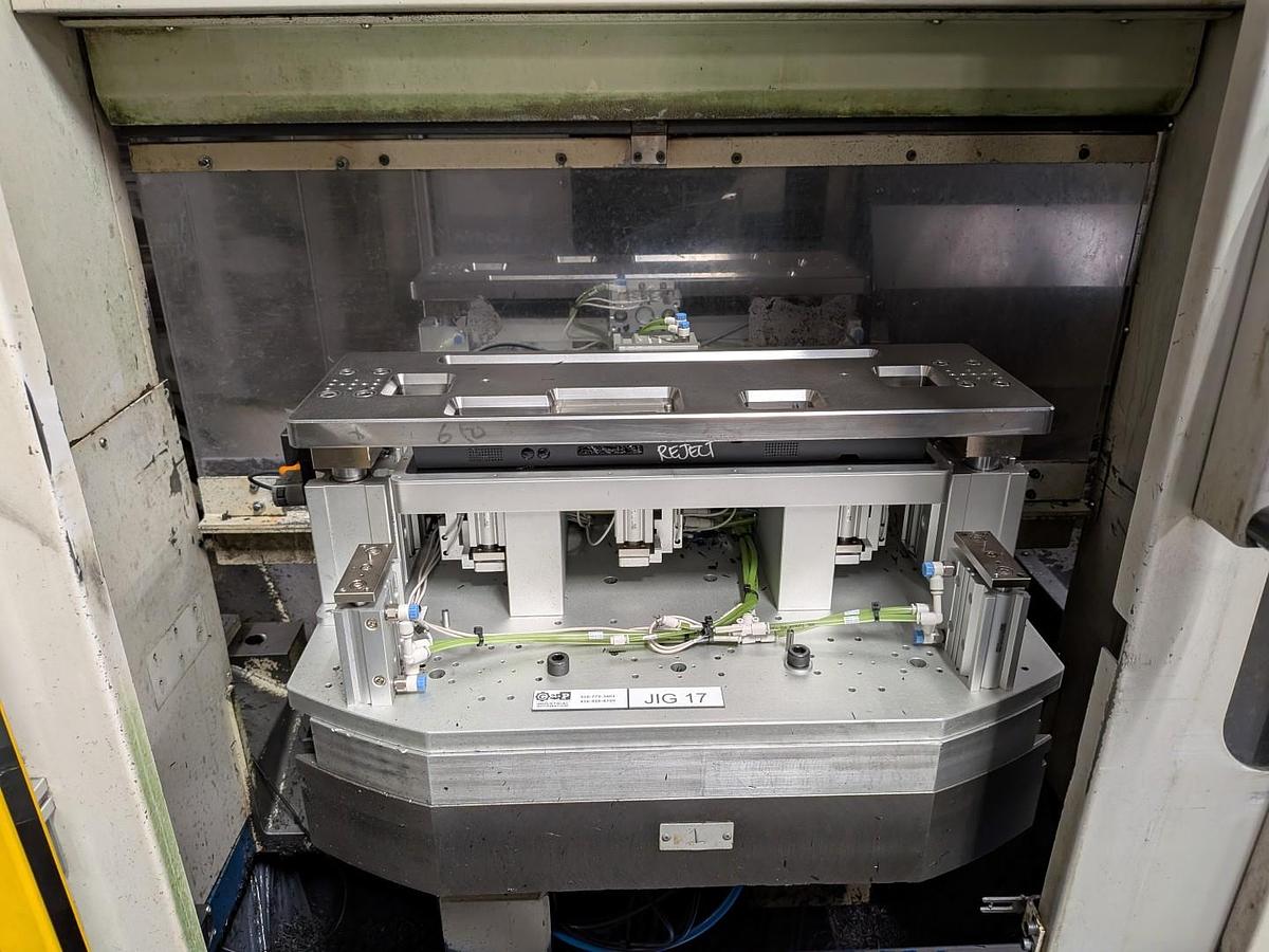 Used 1999 Daewoo DMV-400 Vertical Machining Center