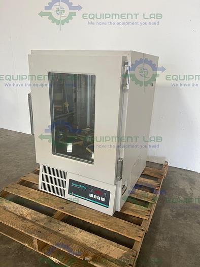 Used New Brunswick  Innova 4200  Incubator Shaker 80°C w/ Treys
