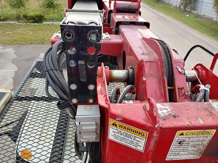 Used Elliott L55R Sign Crane on 2019 International 4300 Reg Cab Flatbed Truck - M97257