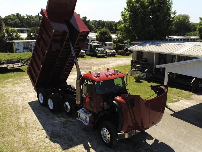 Used 2005 MACK CV713