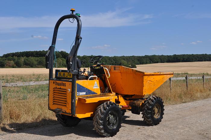 Used 2015 THWAITES 3 TONNE SWIVEL