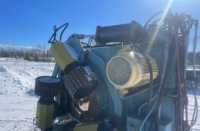 Used 30" FORANO DEBARKER C/W SELFCENTERING INFEED CONVEYOR