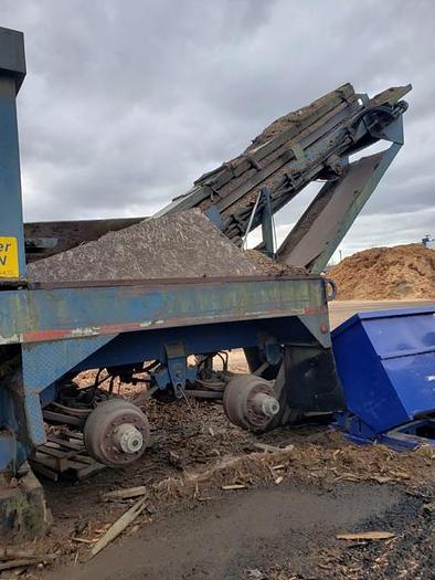 Used UNIVERSAL REFINER PORTABLE WASTE WOOD GRINDER (27T-6572)