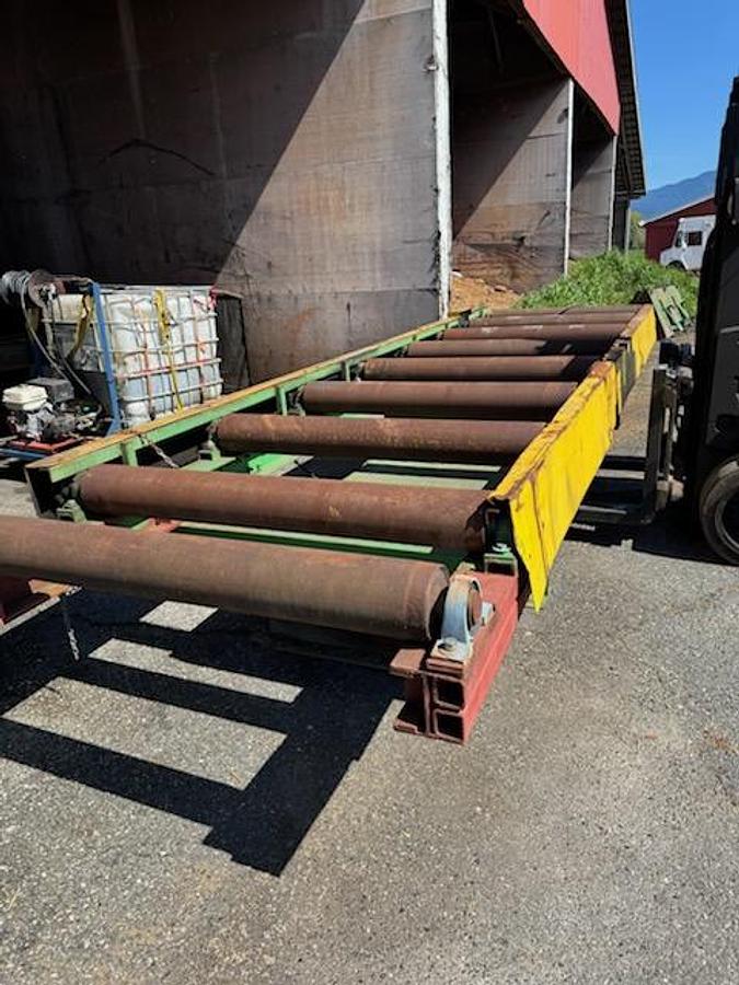 Used SCISSOR LIFT C/W ROLLCASE