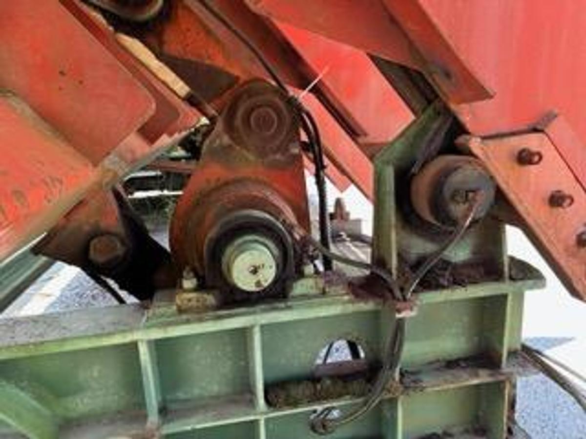 Used LINDEN 20 FOOT DOUBLE ACTING SELF CLEANING STEP FEEDER