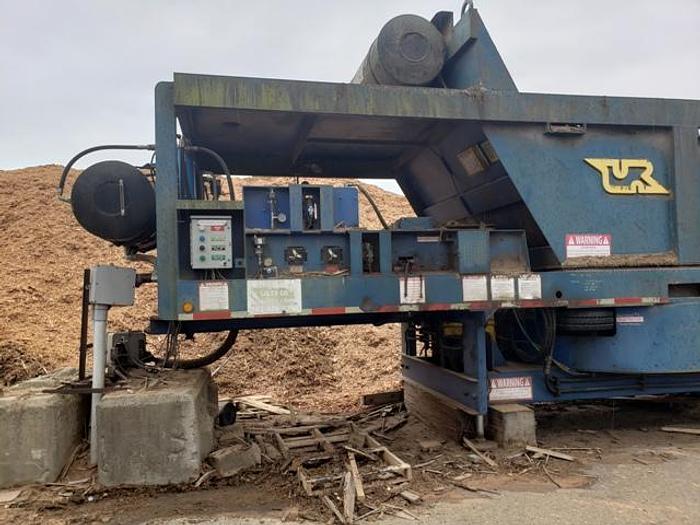 Used UNIVERSAL REFINER PORTABLE WASTE WOOD GRINDER (27T-6572)