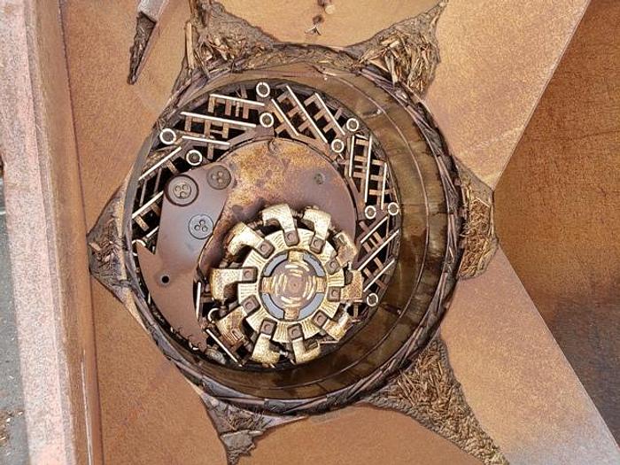 Used UNIVERSAL REFINER PORTABLE WASTE WOOD GRINDER (27T-6572)