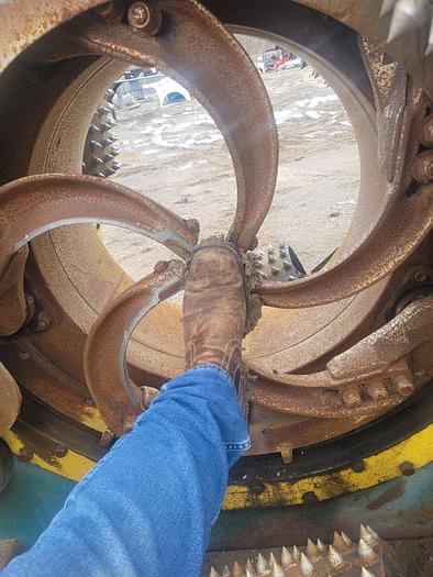 Used 30" FORANO DEBARKER C/W SELFCENTERING INFEED CONVEYOR