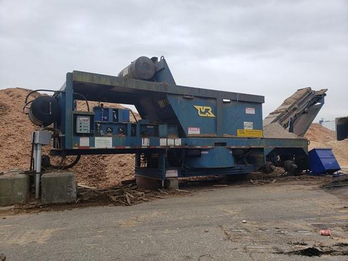 Used UNIVERSAL REFINER PORTABLE WASTE WOOD GRINDER (27T-6572)