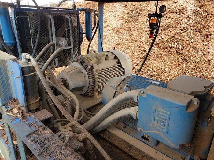 Used UNIVERSAL REFINER PORTABLE WASTE WOOD GRINDER (27T-6572)