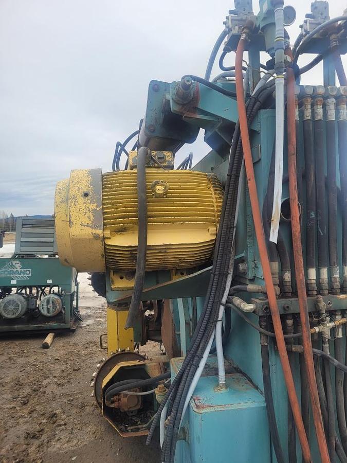 Used 30" FORANO DEBARKER C/W SELFCENTERING INFEED CONVEYOR