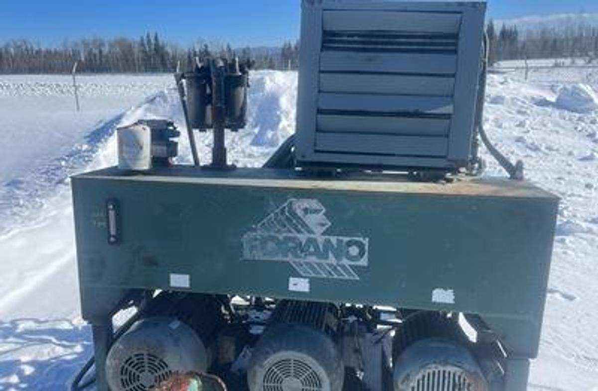 Used 30" FORANO DEBARKER C/W SELFCENTERING INFEED CONVEYOR