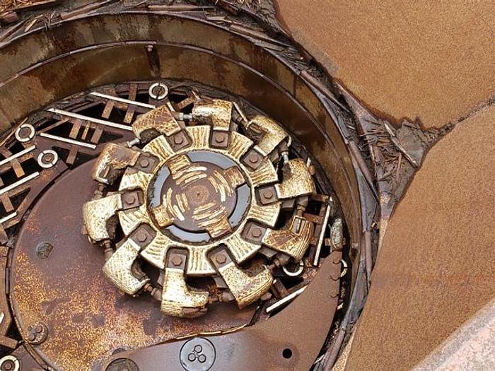 Used UNIVERSAL REFINER PORTABLE WASTE WOOD GRINDER (27T-6572)