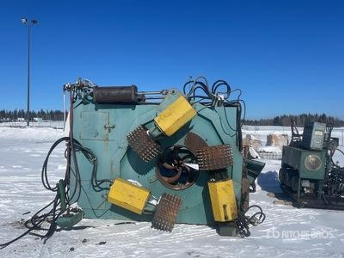 Used 30" FORANO DEBARKER C/W SELFCENTERING INFEED CONVEYOR