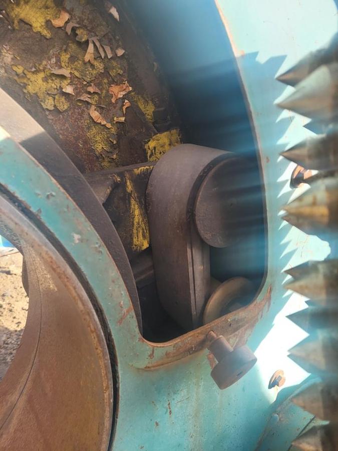 Used 30" FORANO DEBARKER C/W SELFCENTERING INFEED CONVEYOR