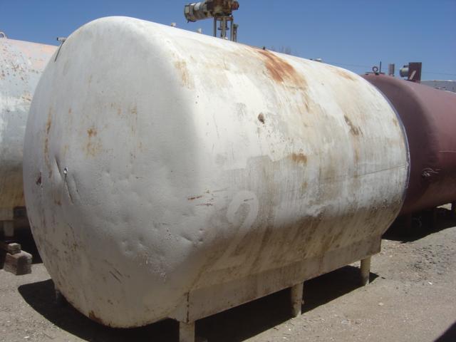 Refurbished 3000 GALLON HEIL STORAGE TANK WITH AGITATOR