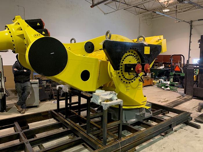 Used 2017 FANUC M2000iA/900L EQUIPPED FOR VISION WITH R30iB CONTROLLER LIKE NEW