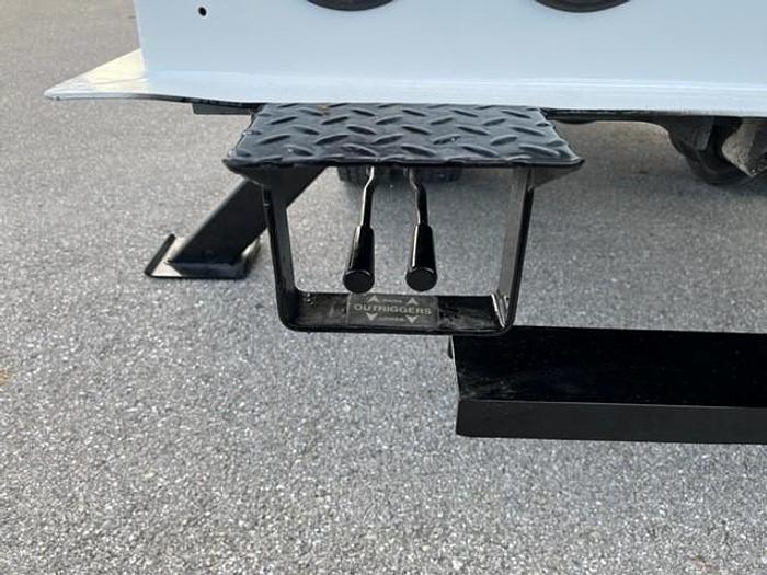 Used 2005 International 4400 FLATBED  72FT OVER CENTER BUCKET TRUCK