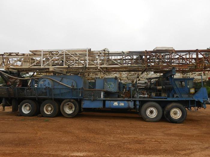 Used CRANE CARRIER RIG